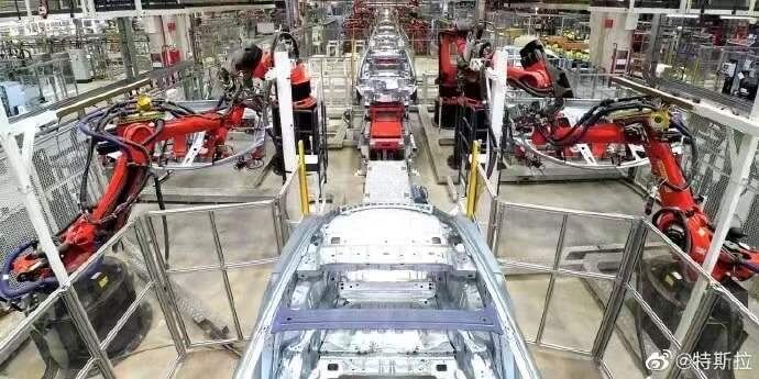 特斯拉上海工厂装配大量“美的”机器人