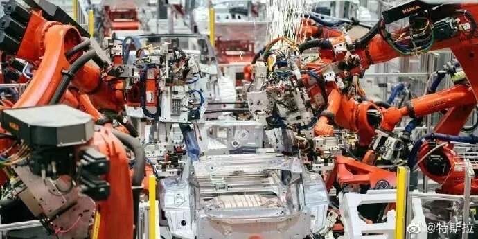 特斯拉上海工厂装配大量“美的”机器人
