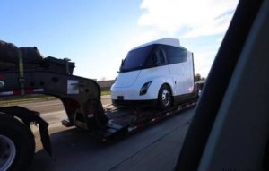 特斯拉的第一款纯电动「重卡」：Semi 即将投产 - 数字指南