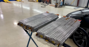 特斯拉Model S换电池要价2.2 万美元,副厂:5 千美元搞定 - 数字指南